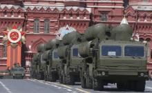 Russian S-400 Triumph medium-range and long-range surface-to-air missile systems drive during the Victory Day parade at Red Square in Moscow, Russia, May 9, 2015. PHOTO BY REUTERS/Sergei Karpukhin