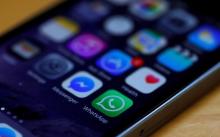 WhatsApp and Facebook messenger icons are seen on an iPhone in Manchester , Britain, March 27, 2017. PHOTO BY REUTERS/Phil Noble