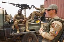 French and Malian soldiers wait for an armored car to be dug out of sand in Inat, Mali, May 27, 2016. PHOTO BY REUTERS/Media Coulibaly