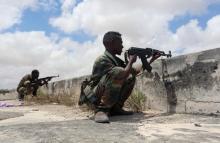 Members of Somali Armed Forces take their position during fighting between the military and police backed by intelligence forces in the Dayniile district of Mogadishu, Somalia, September 16, 2017. PHOTO BY REUTERS/Feisal Omar
