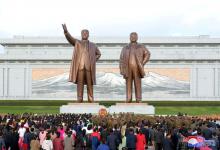 People's Army soldiers, workers and students bring flowers to the statues of Kim Il Sung and Kim Jong Il on the 73rd anniversary of the founding of the Korean Workers' Party in this photo released by North Korea's Korean Central News Agency (KCNA) on October 11, 2018 . PHOTO BY REUTERS/KCNA