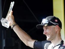 MTN-Qhubeka rider Stephen Cummings of Britain waves on the podium of the 178.5-km (110.9 miles) after he won the 14th stage of the 102nd Tour de France cycling race from Rodez to Mende, France, July 18, 2015. PHOTO BY REUTERS/Eric Gaillard