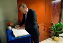 Turkish President Recep Tayyip Erdogan signs a guest book just before a meeting with United Nations Secretary-General Antonio Guterres on the sidelines of the 72nd United Nations General Assembly at U.N. Headquarters in Manhattan, New York, U.S., September 19, 2017. PHOTO BY REUTERS/Craig Ruttle