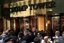 Republican presidential nominee Donald Trump waves to supporters outside the front door of Trump Tower where he lives in the Manhattan borough of New York, U.S., October 8, 2016. PHOTO BY REUTERS/Mike Segar