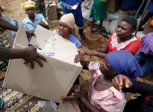 Victims of Cyclone Idai receive food aid at Siverstream Estates in Chipinge, Zimbabwe, March 24 ,2019. PHOTO BY REUTERS/Philimon Bulawayo