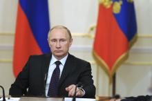 Russian President Vladimir Putin chairs a meeting with members of the government at the Novo-Ogaryovo state residence outside Moscow, February 4, 2015. PHOTO BY REUTERS/Mikhail Klimentyev
