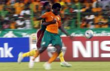 Nicolas N'Koulou of Cameroon (back) fights for the ball with Wilfried Bony (R) of Ivory Coast during their Group D soccer match of the 2015 African Cup of Nations in Malabo, January 28, 2015. PHOTO BY REUTERS/Amr Abdallah Dalsh