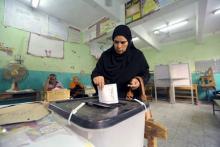 A woman casts her vote during parliamentary elections at a polling station in Giza governorate, Egypt, October 19, 2015. PHOTO BY REUTERS/Mohamed Abd El Ghany