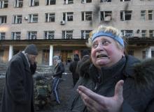 A woman reacts outside a damaged hospital in Donetsk, February 4, 2015. PHOTO BY REUTERS/Maxim Shemetov