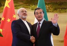 Iranian Foreign Minister Mohammad Javad Zarif (L) shakes hands with his Chinese counterpart Wang Yi after a joint news conference in Beijing, China, December 5, 2016. PHOTO BY REUTERS/Greg Baker